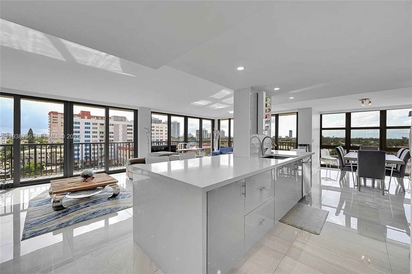 2049 Ocean Dr 5