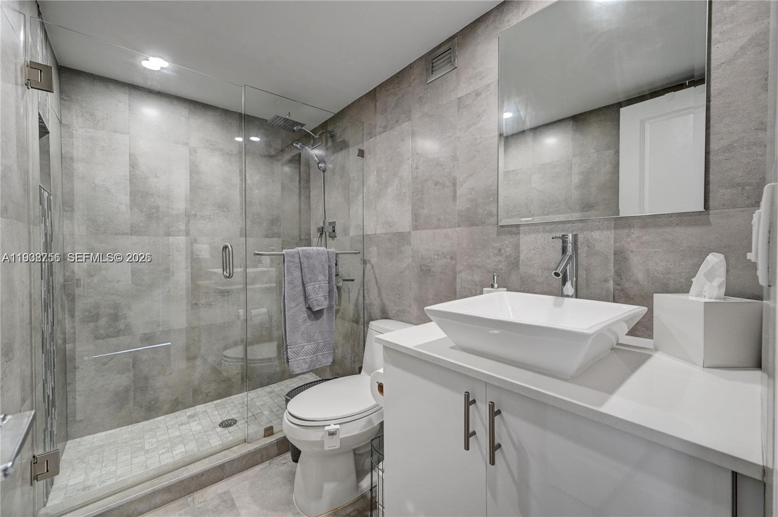 2049 Ocean Dr 701 photo 14