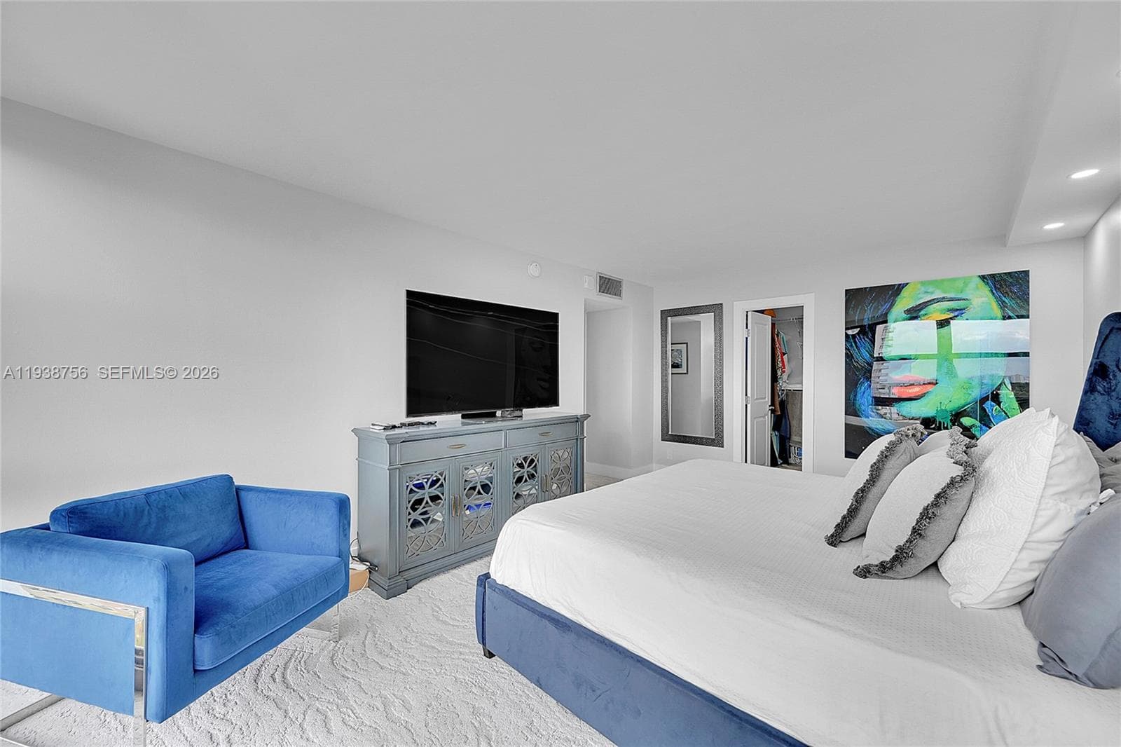 2049 Ocean Dr 701 photo 18