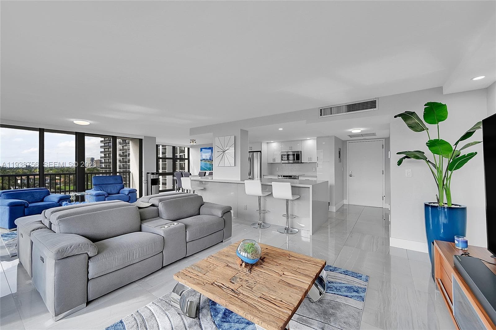 2049 Ocean Dr 701 photo 8