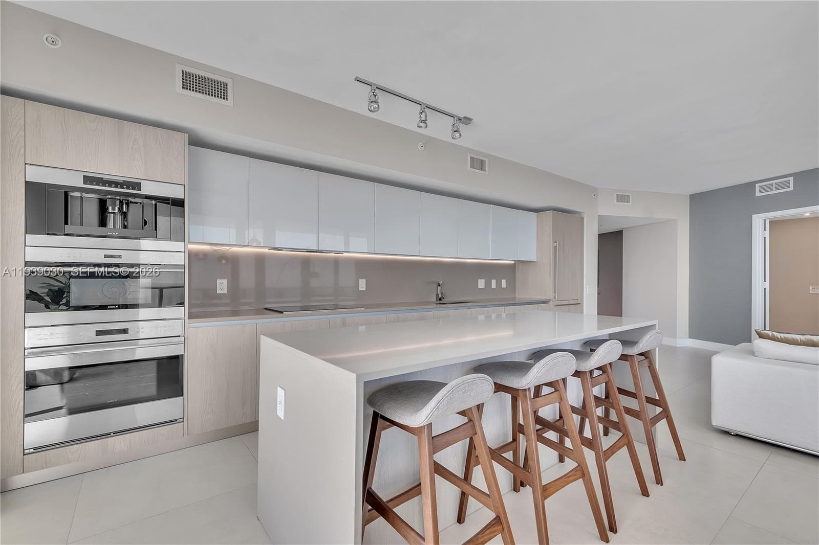 4111 Ocean Dr 5