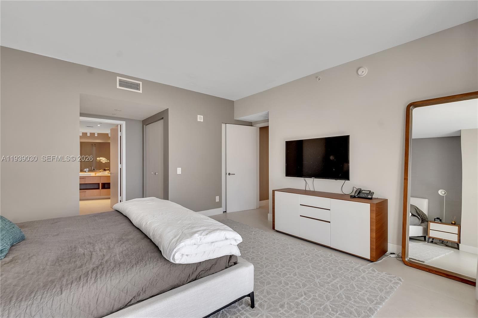 4111 Ocean Dr 3601 photo 14