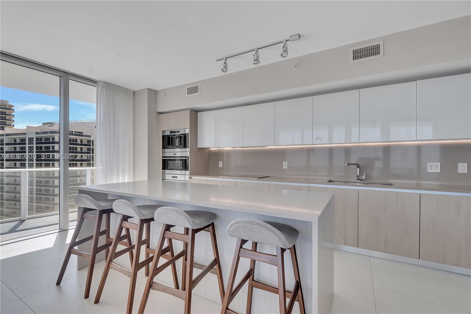 4111 Ocean Dr 4