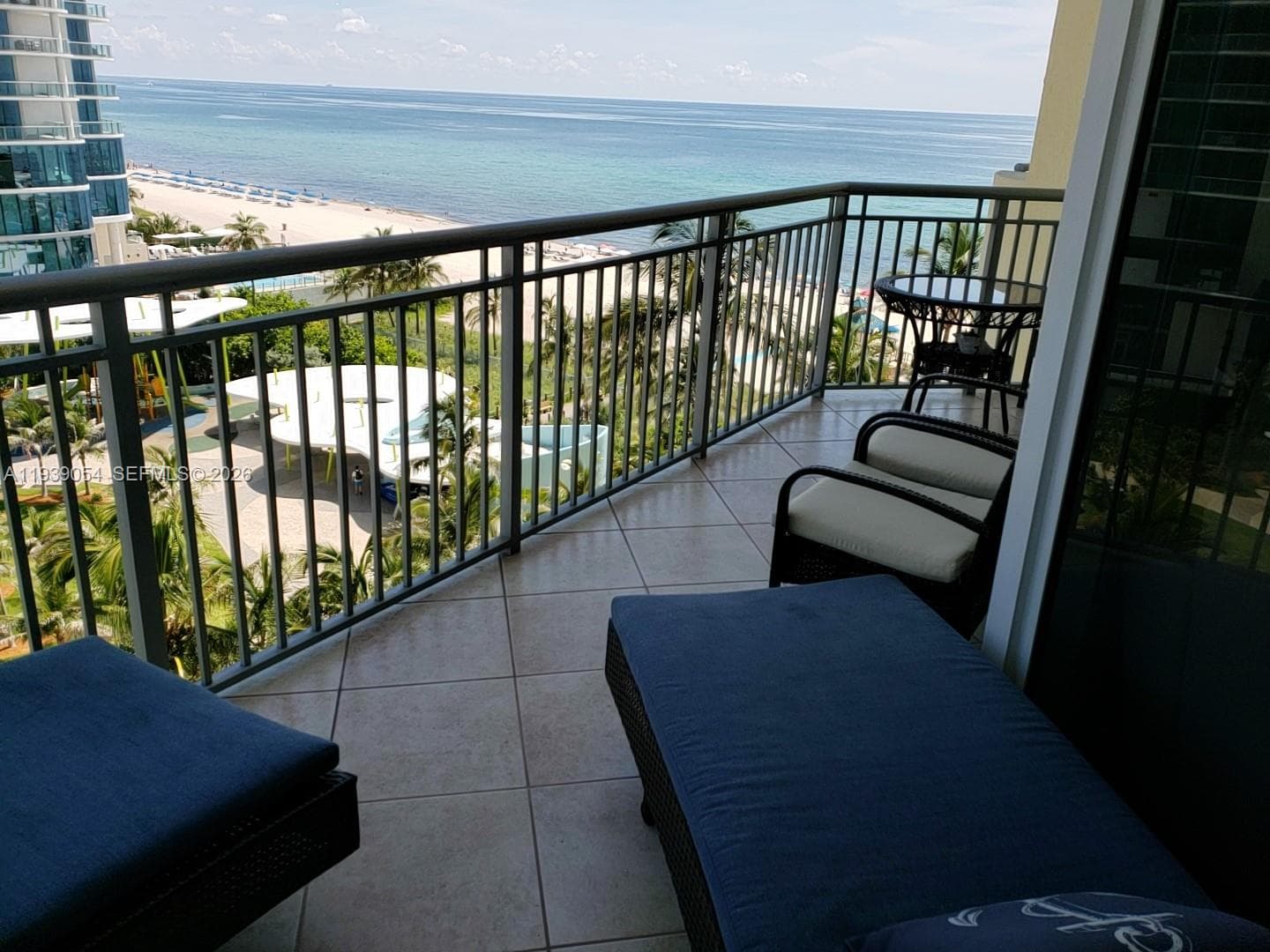 17375 Collins Ave 906 photo 2