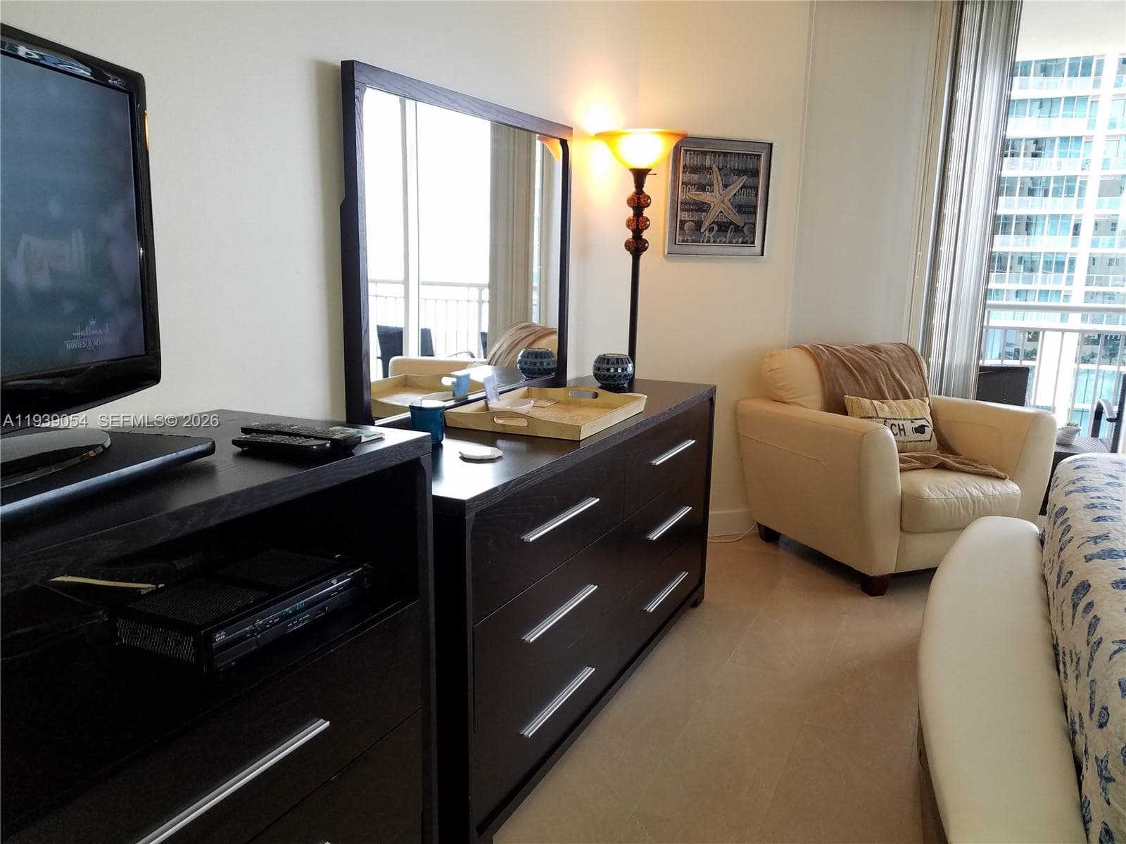 17375 Collins Ave 906 photo 10