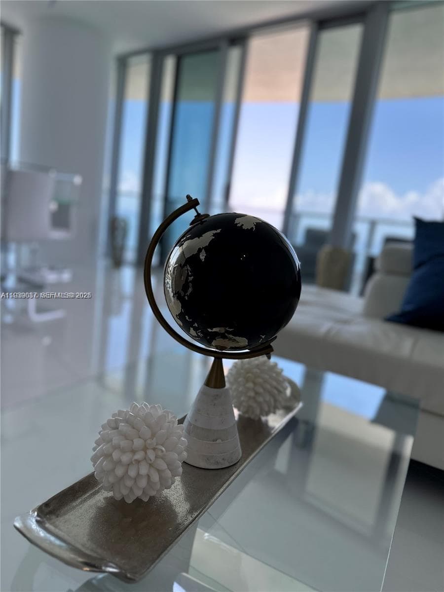 4111 Ocean Dr 5