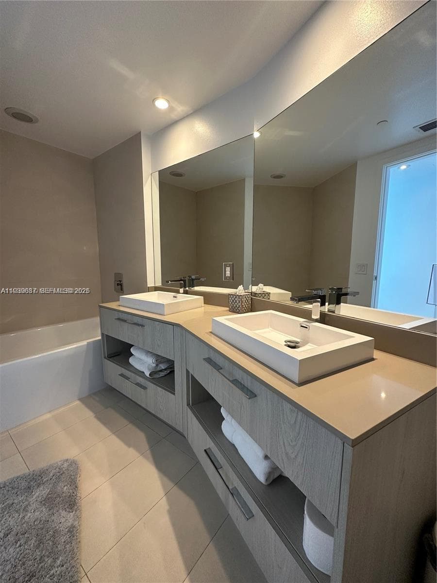4111 Ocean Dr 2902 photo 19