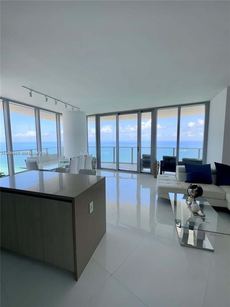 4111 Ocean Dr 4