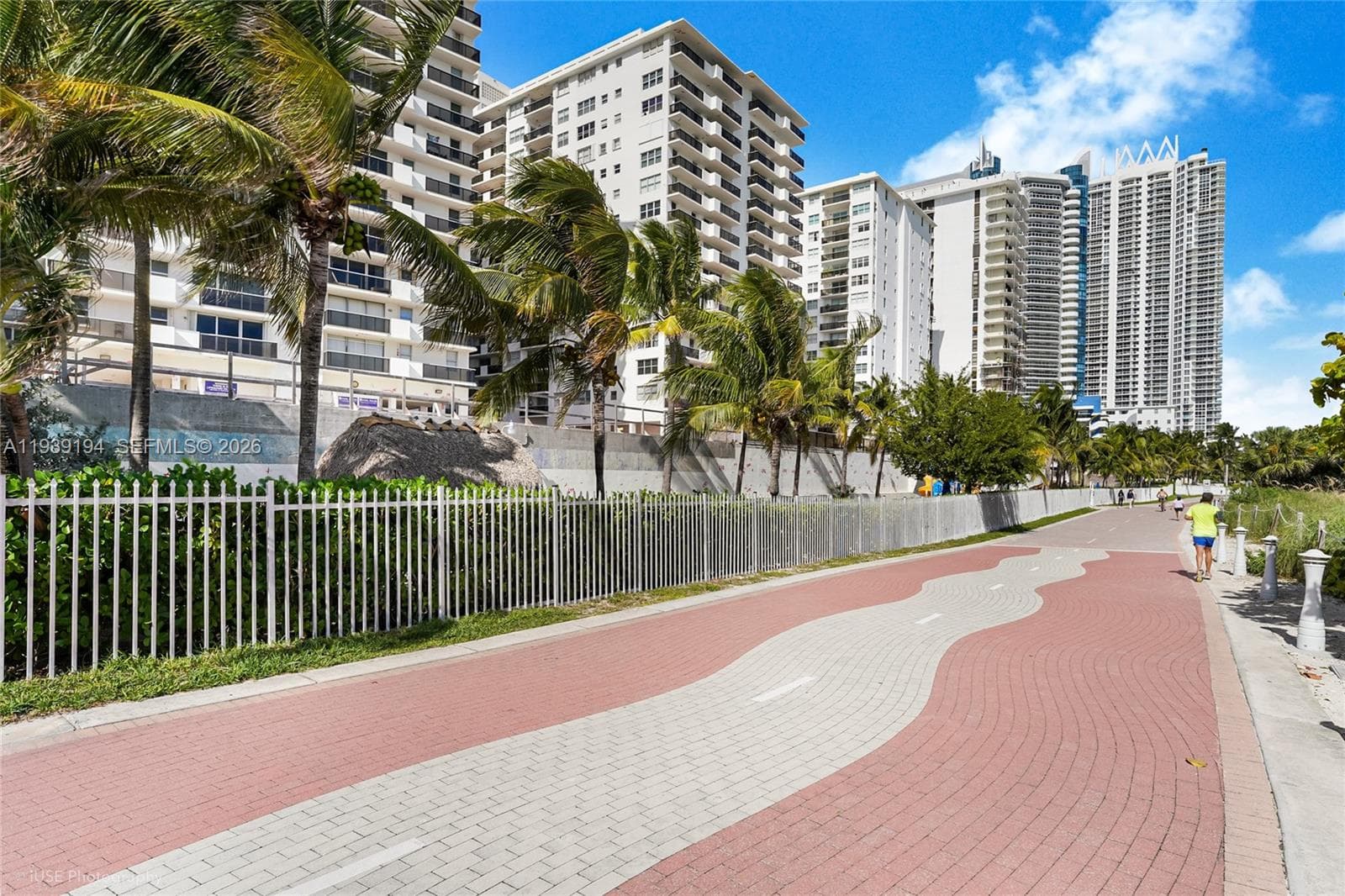 6039 Collins Ave 1222 photo 17