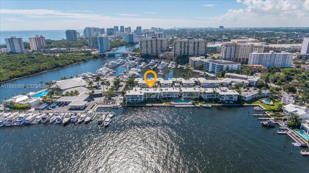 2727 Yacht Club Blvd 1