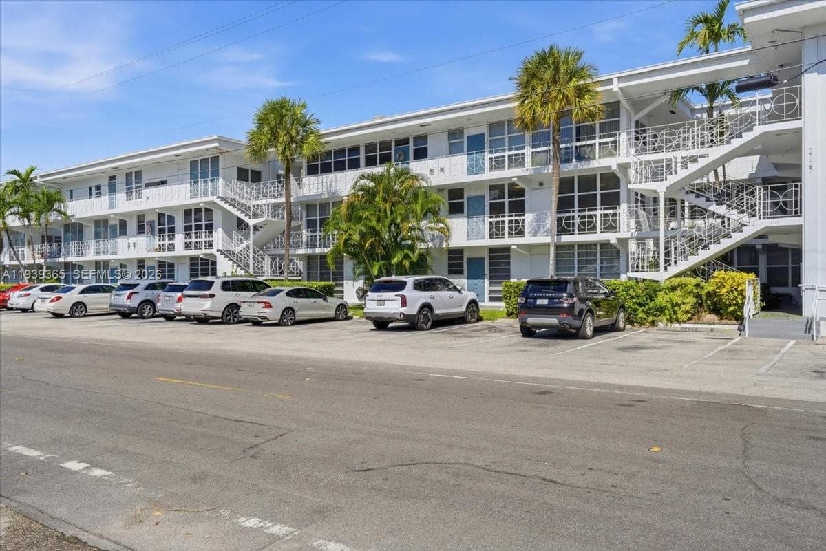 2727 Yacht Club Blvd 2C photo 18