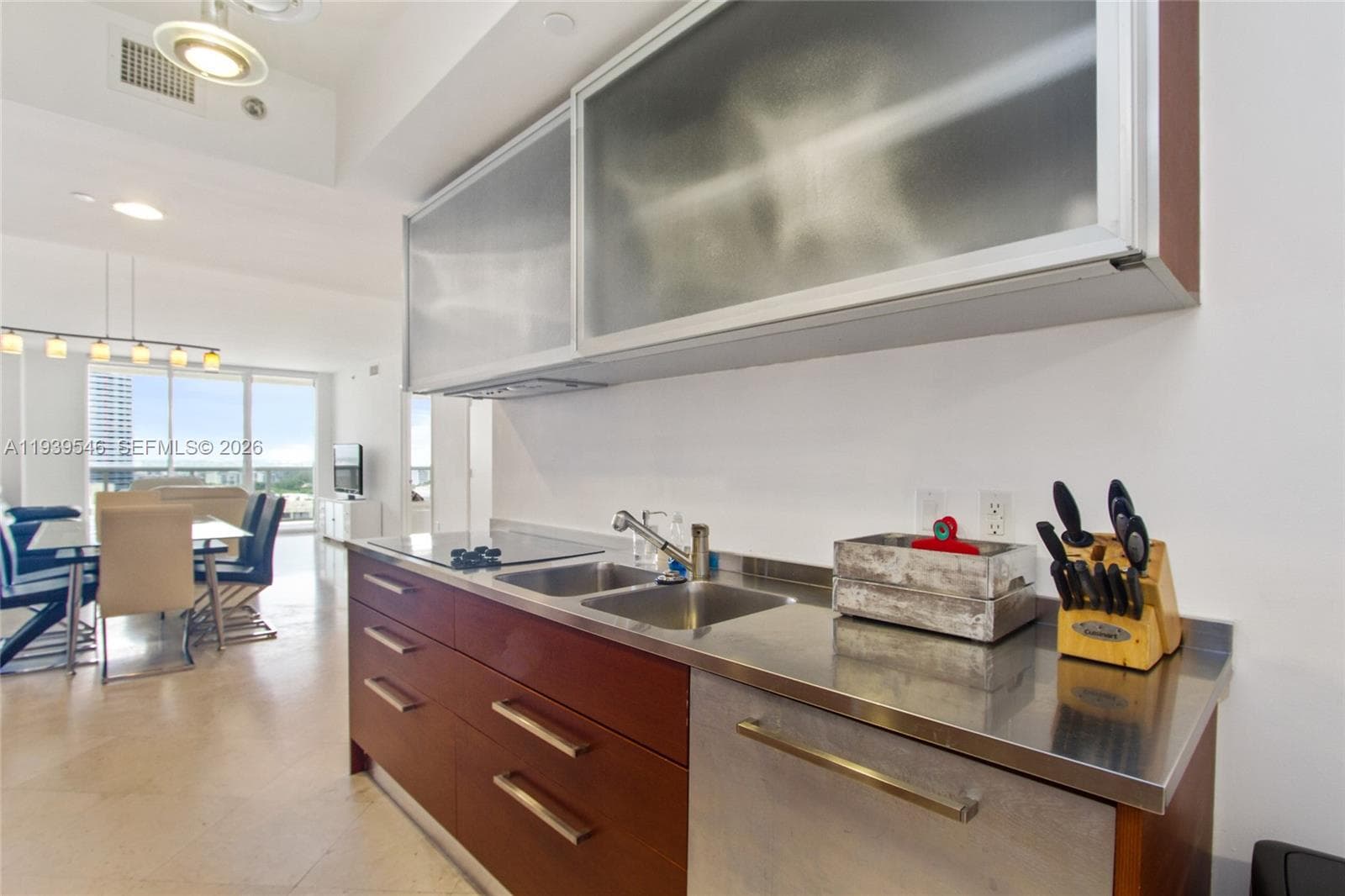 1850 OCEAN DR 1608 photo 6