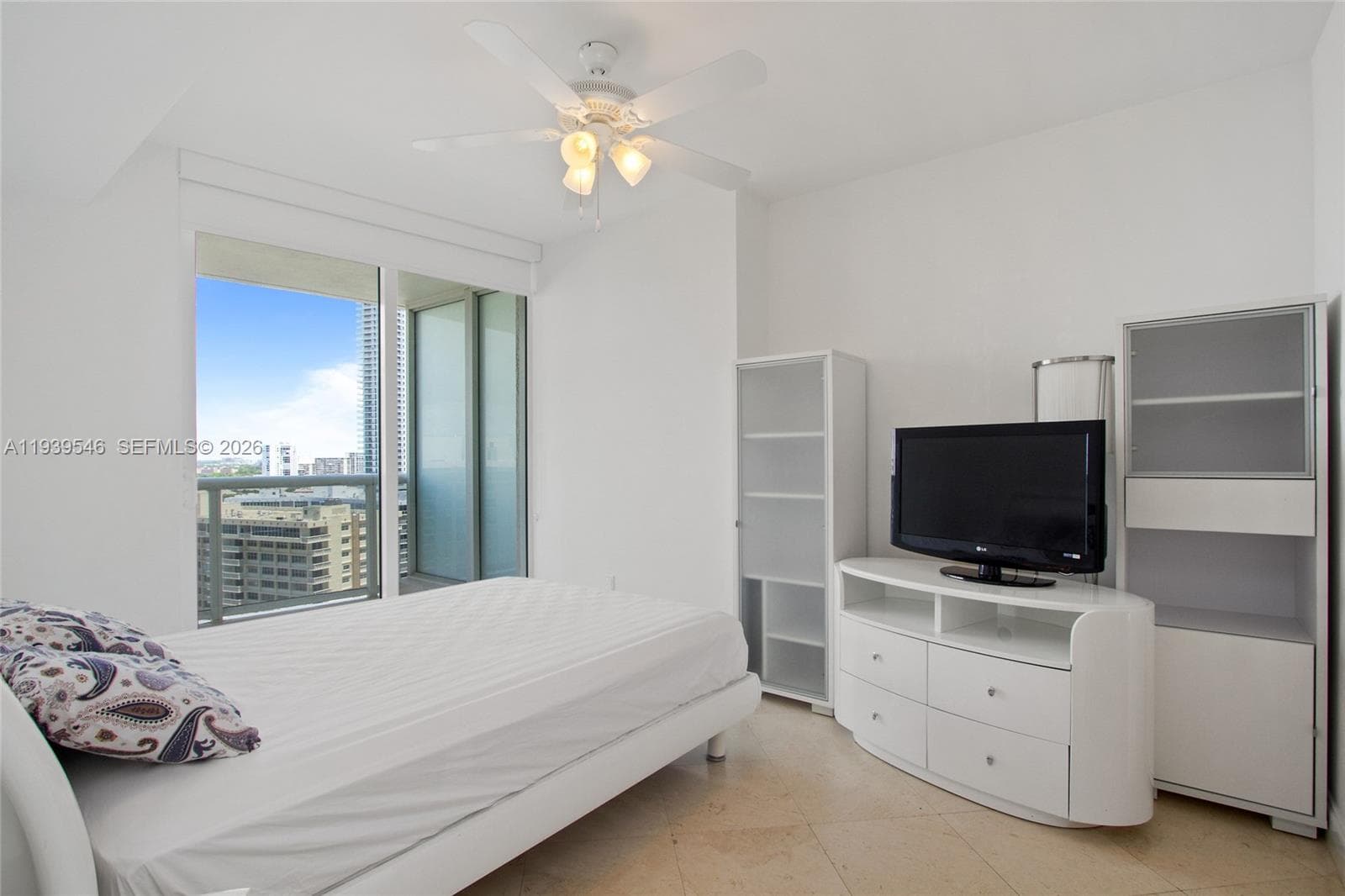 1850 OCEAN DR 1608 photo 17