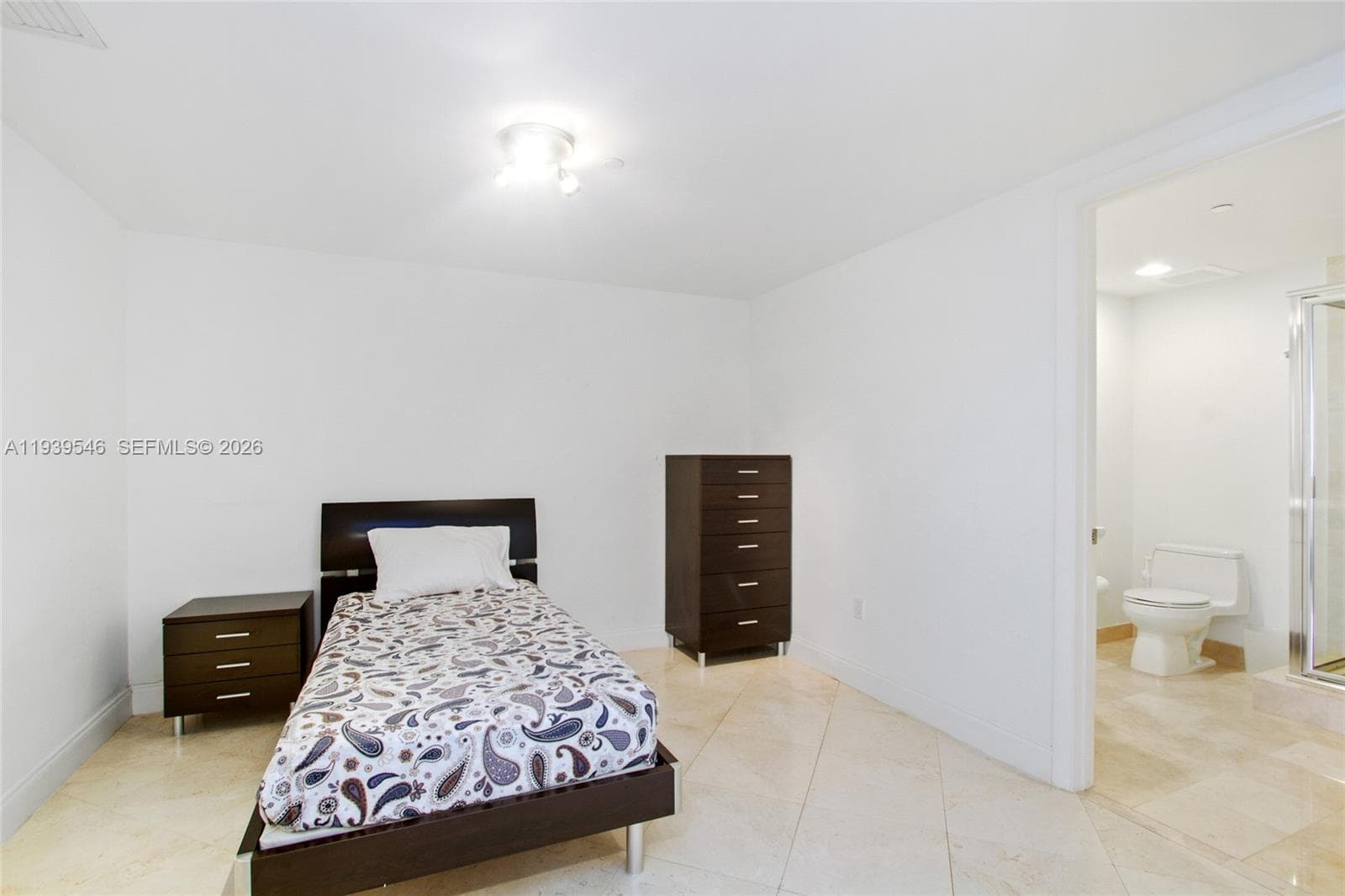 1850 OCEAN DR 1608 photo 9