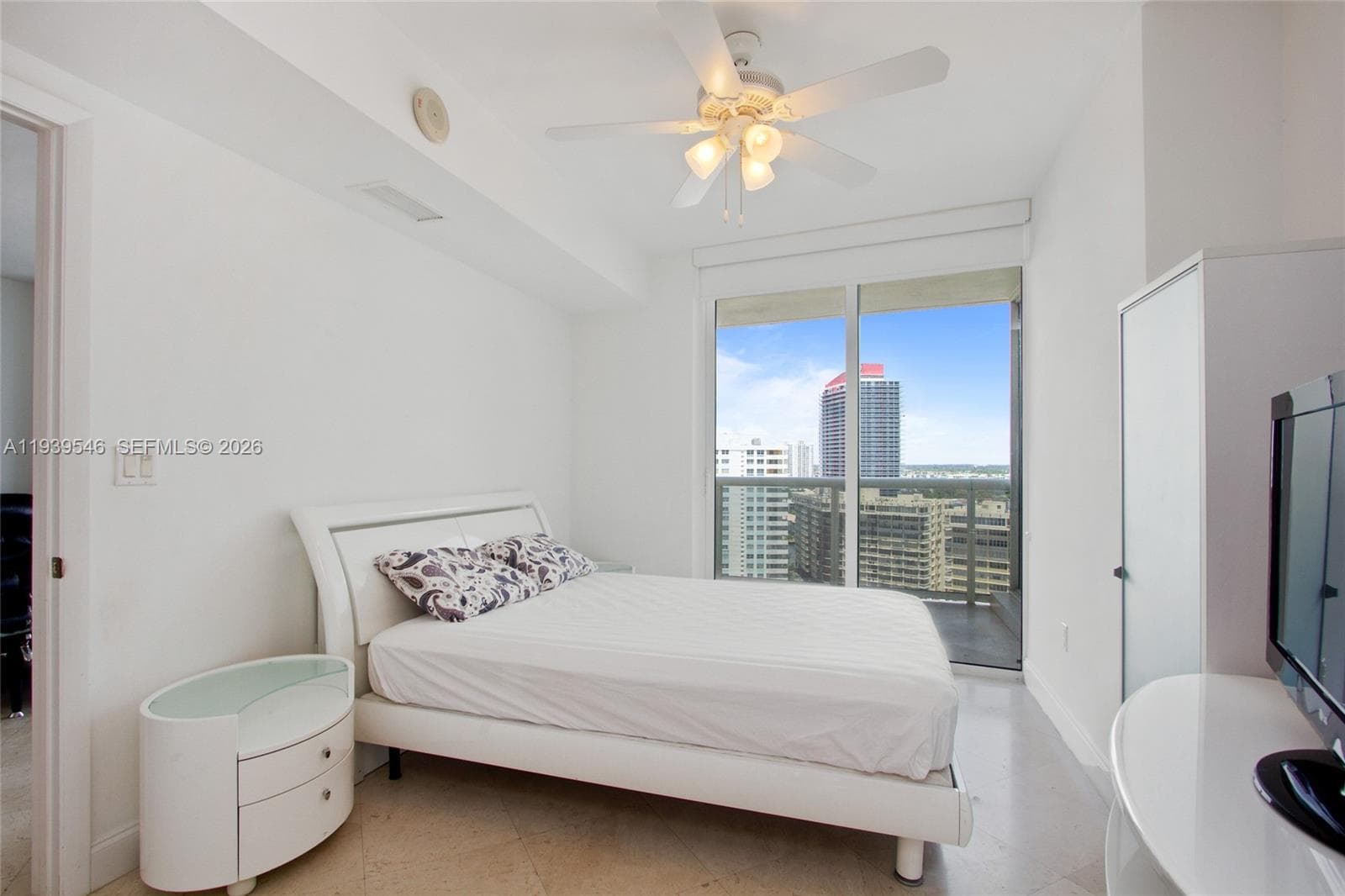 1850 OCEAN DR 1608 photo 18