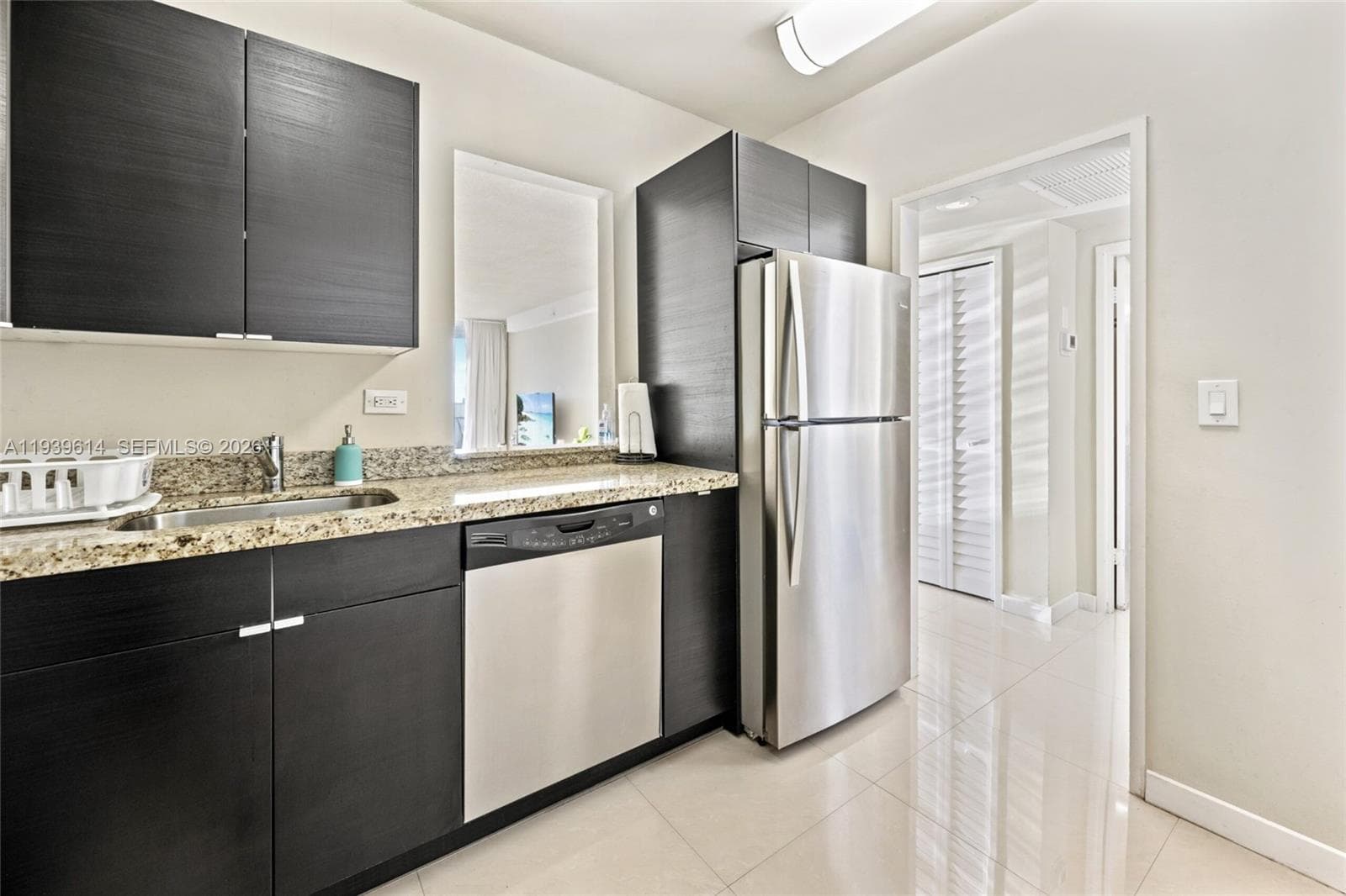 5601 Collins Ave 1618 photo 10