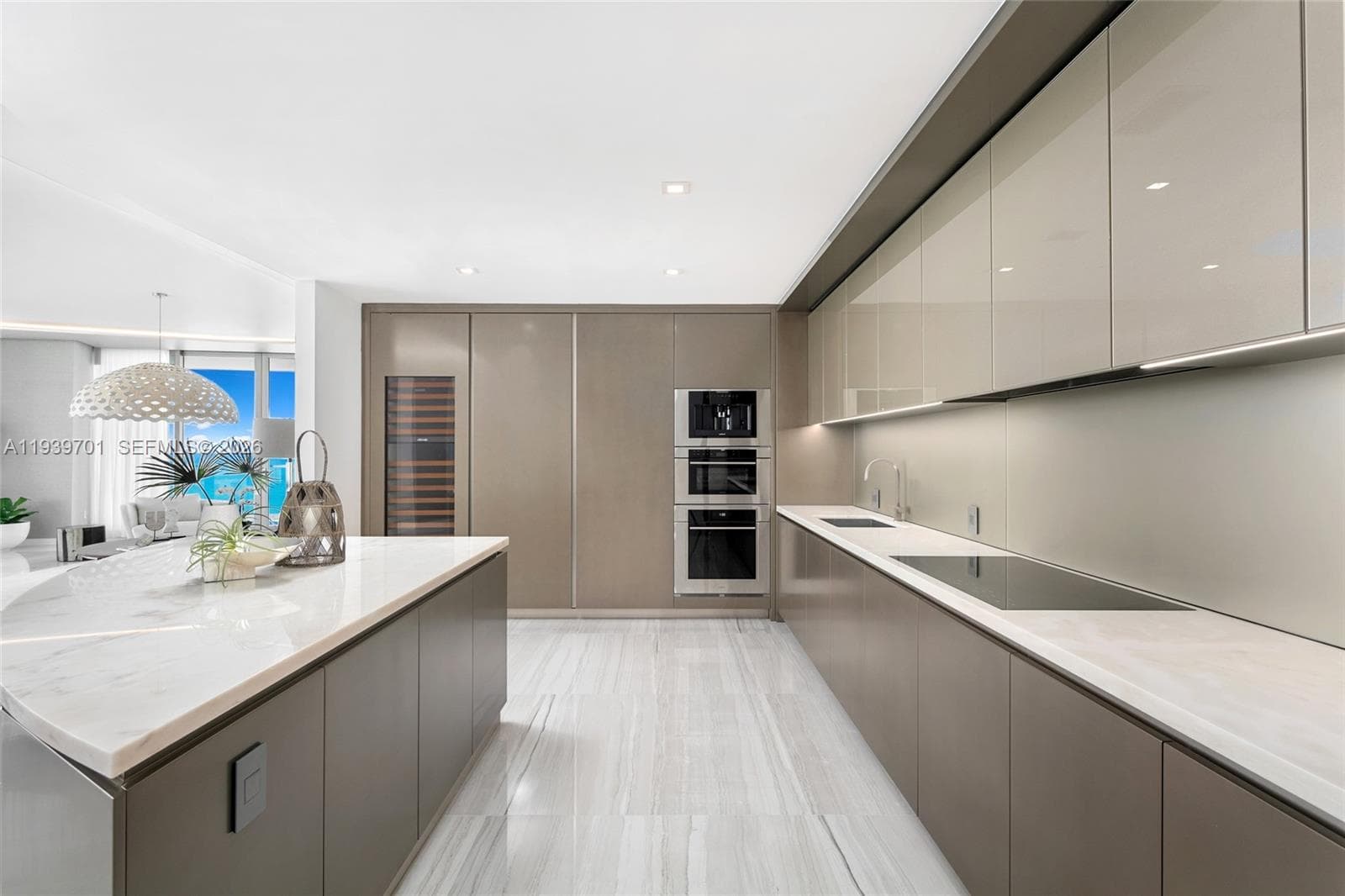 18975 Collins Ave 5