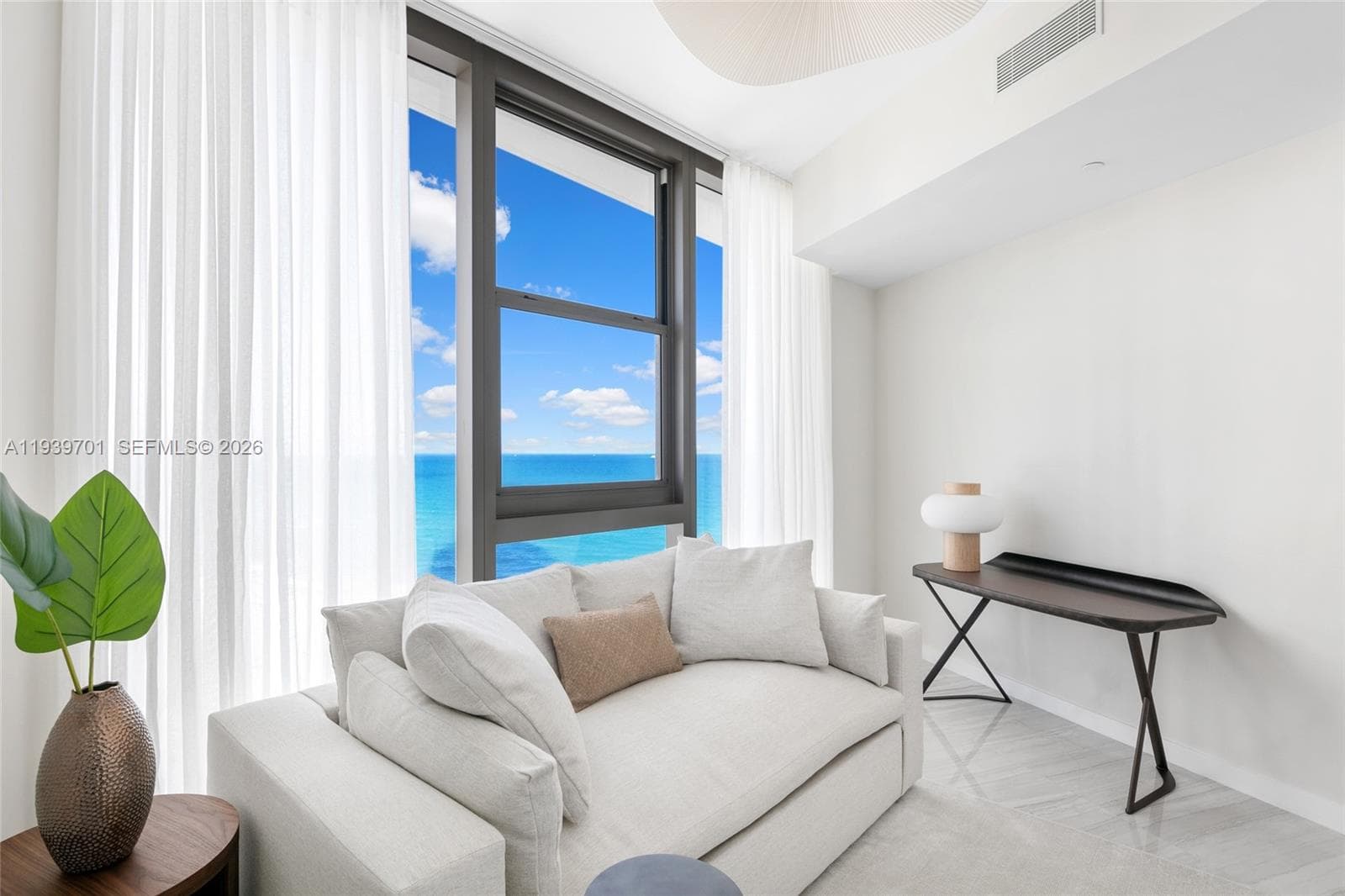 18975 Collins Ave 600 photo 18