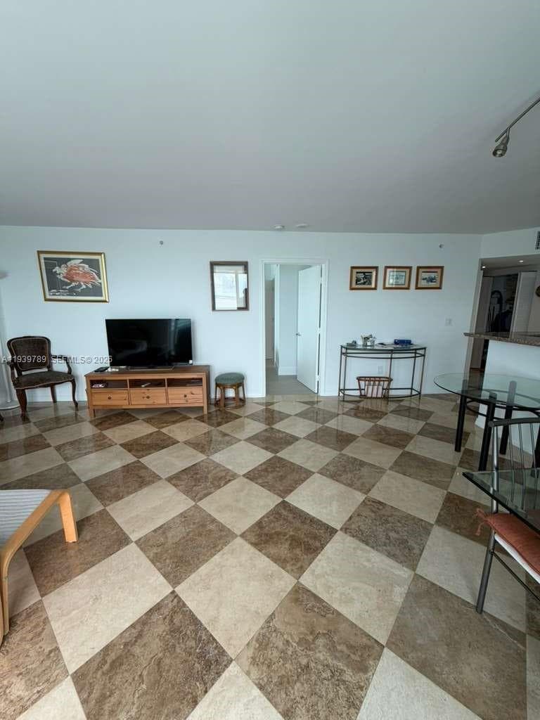 90 Alton Rd 2912 photo 18