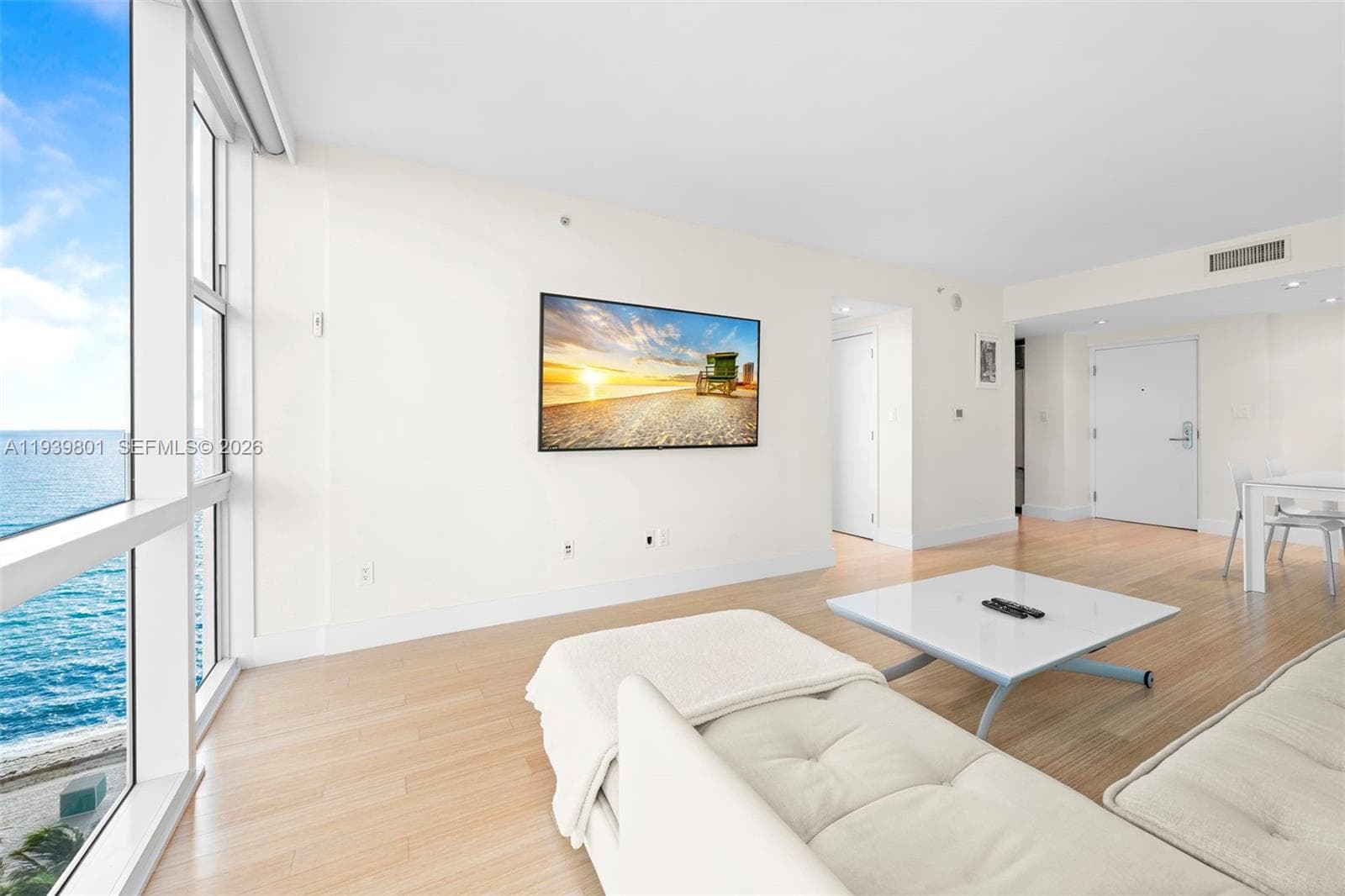 6801 Collins Ave Door 1409(1401) photo 2