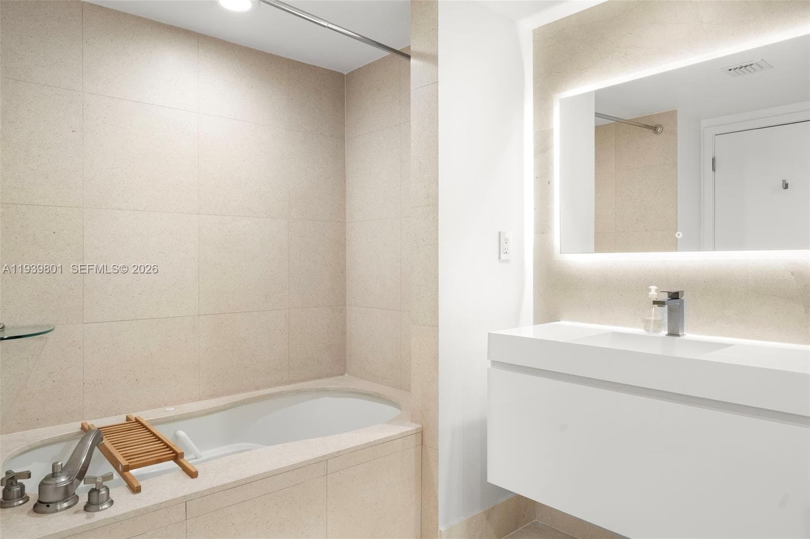 6801 Collins Ave Door 1409(1401) photo 16
