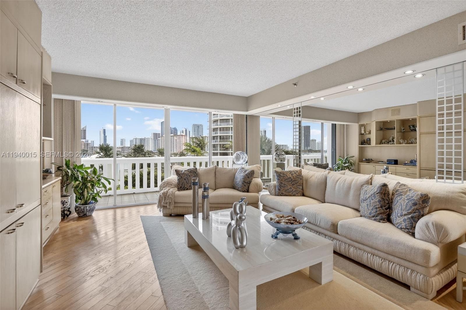 3000 Island Blvd 502 photo 1