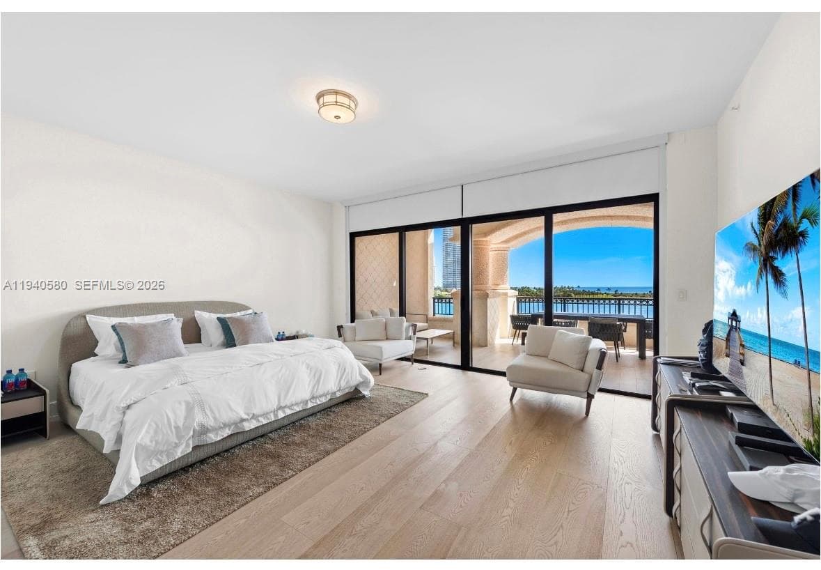 7055 Fisher Island Dr 7055 photo 12