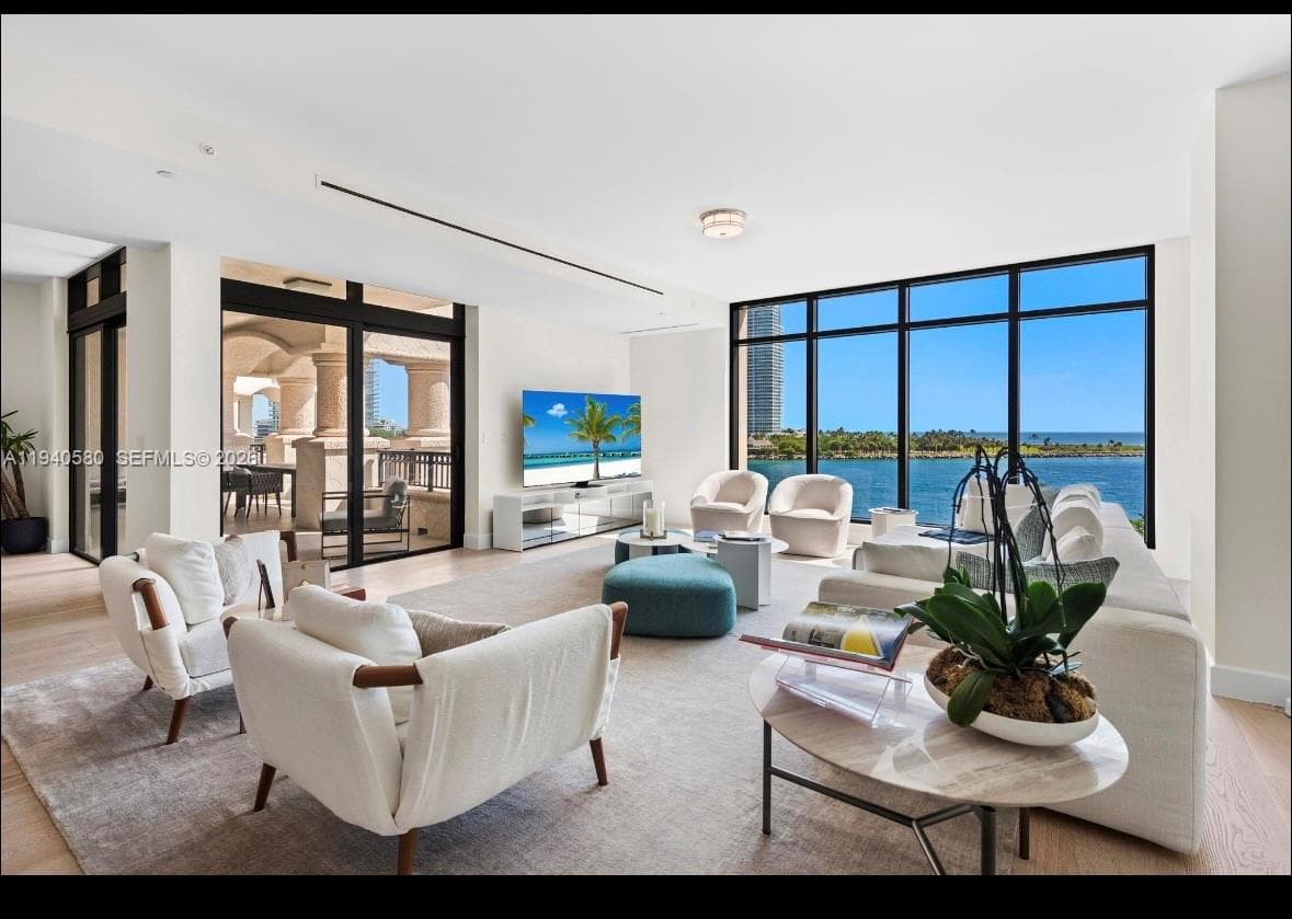 7055 Fisher Island Dr 7055 photo 8