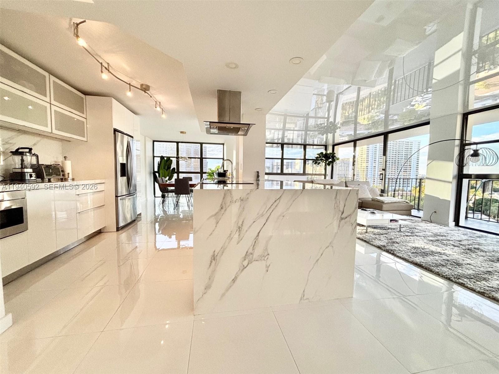 200 Leslie Dr 2