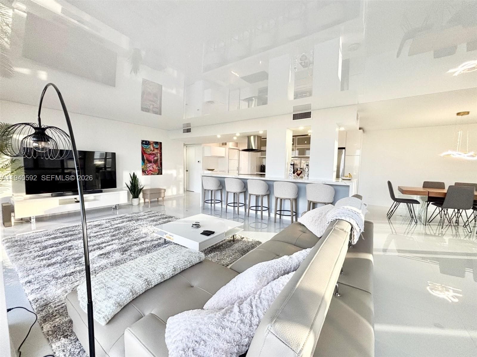 200 Leslie Dr 5