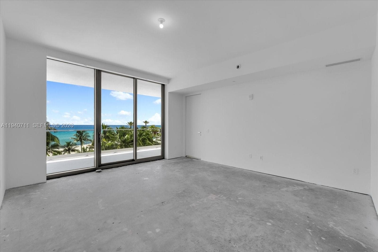 18975 Collins Ave 302 photo 23