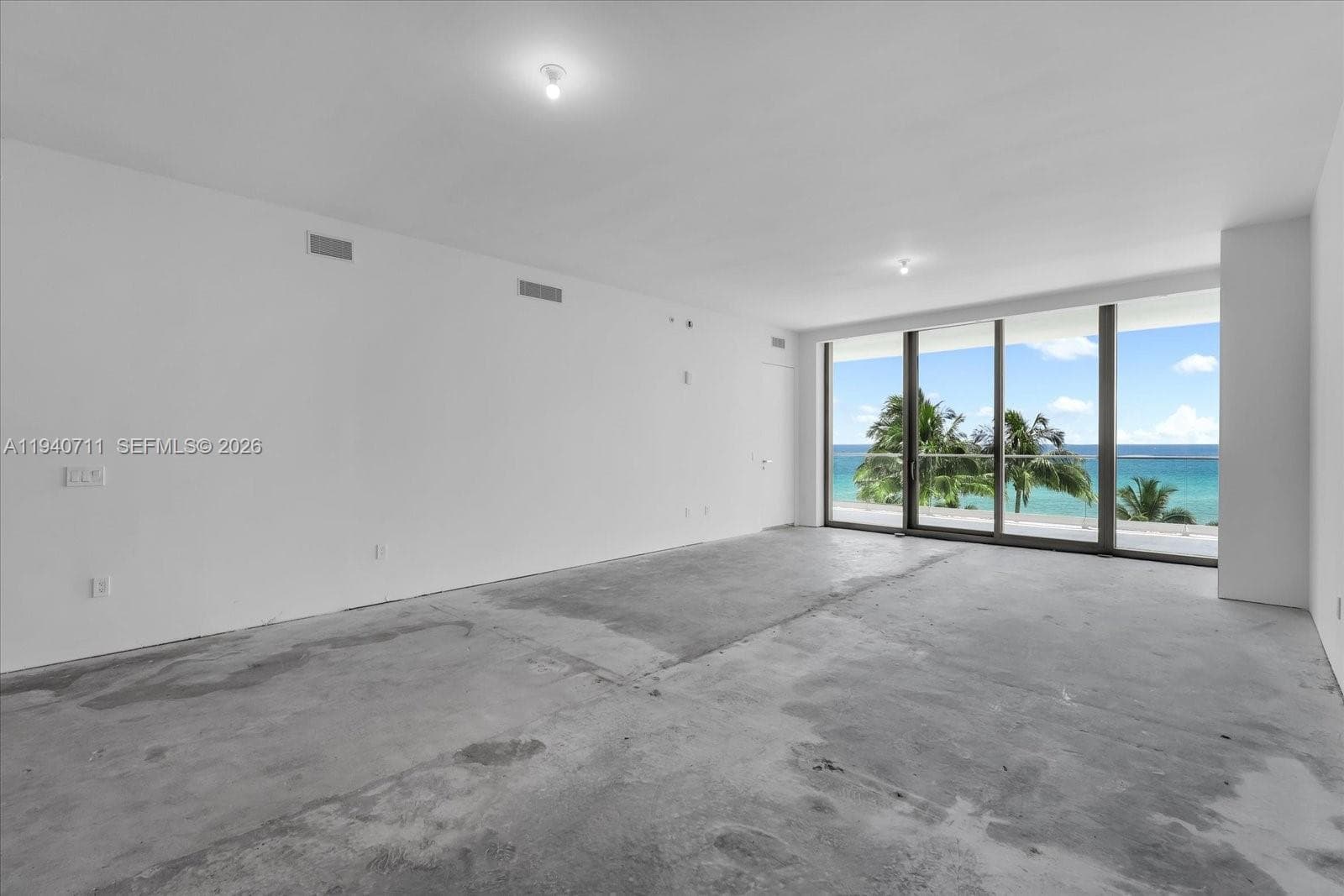 18975 Collins Ave 302 photo 10