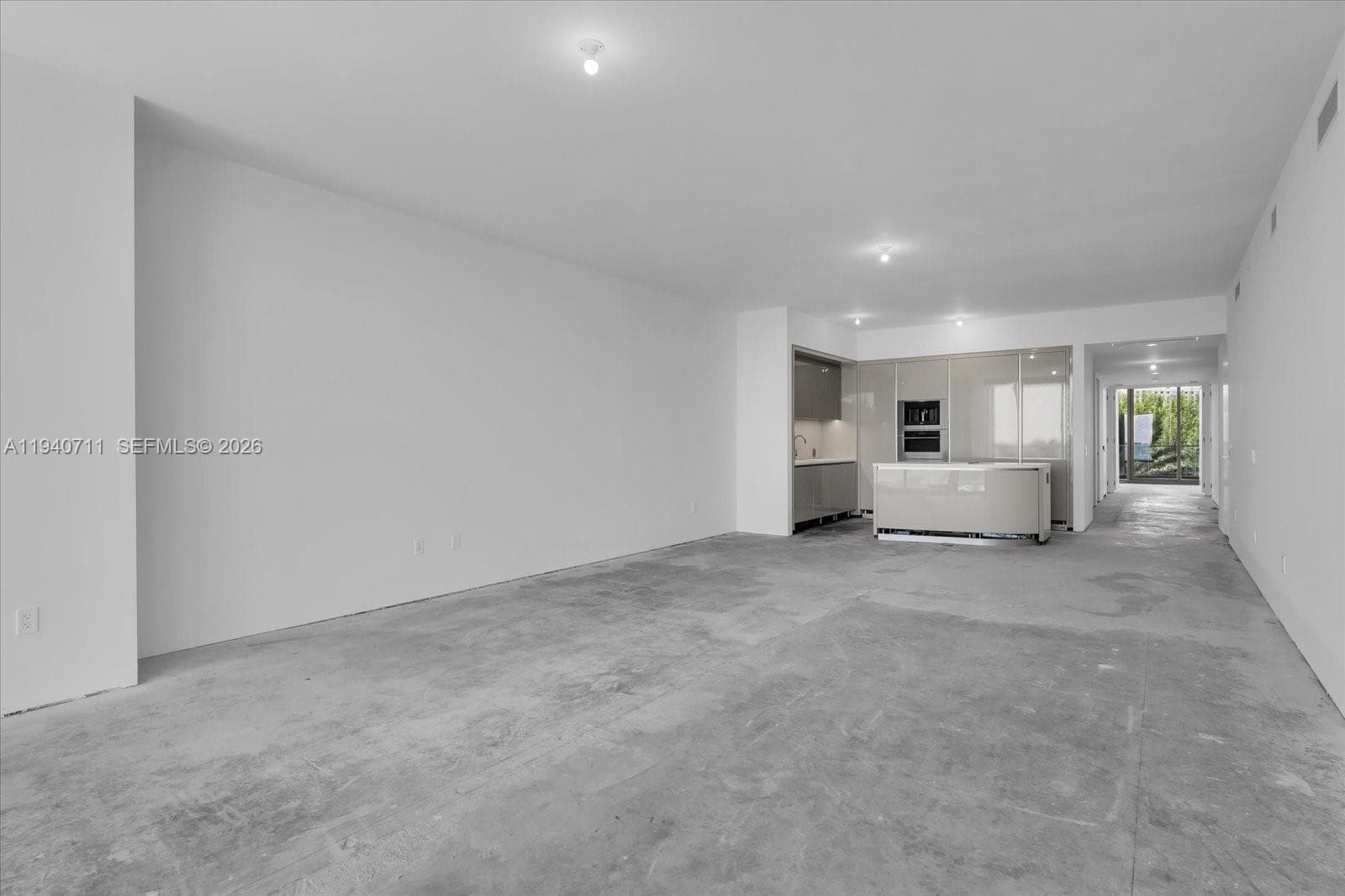 18975 Collins Ave 302 photo 14