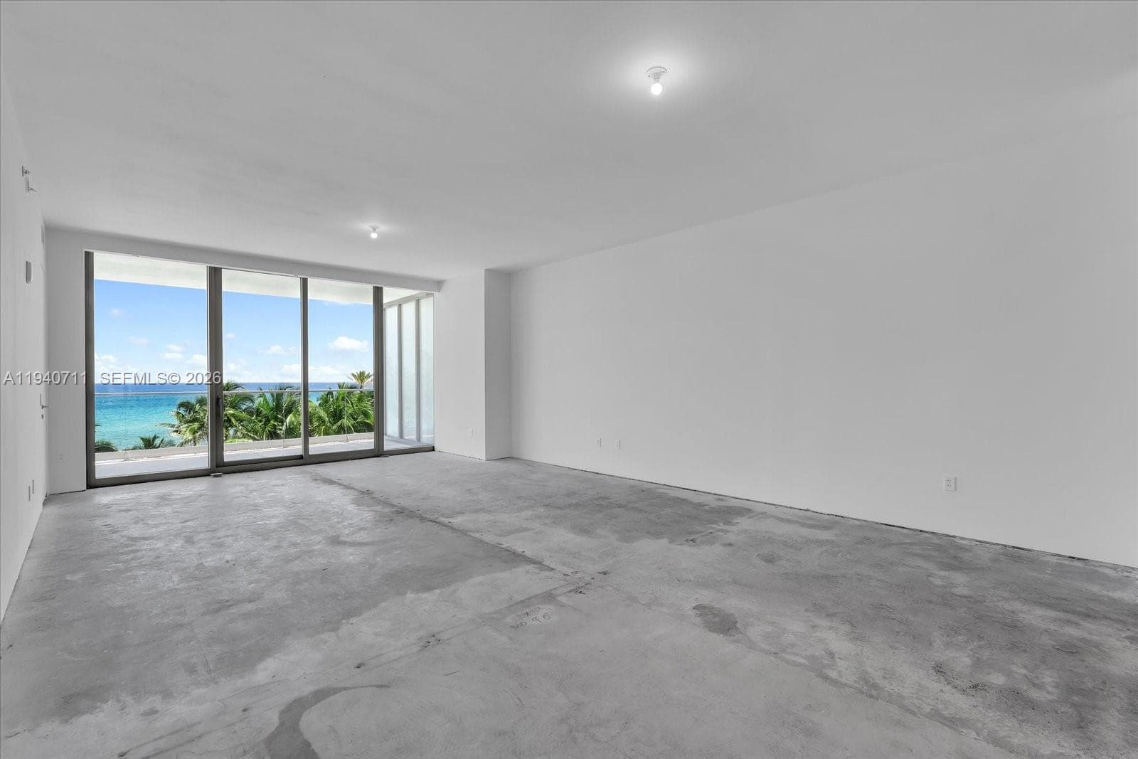 18975 Collins Ave 302 photo 11