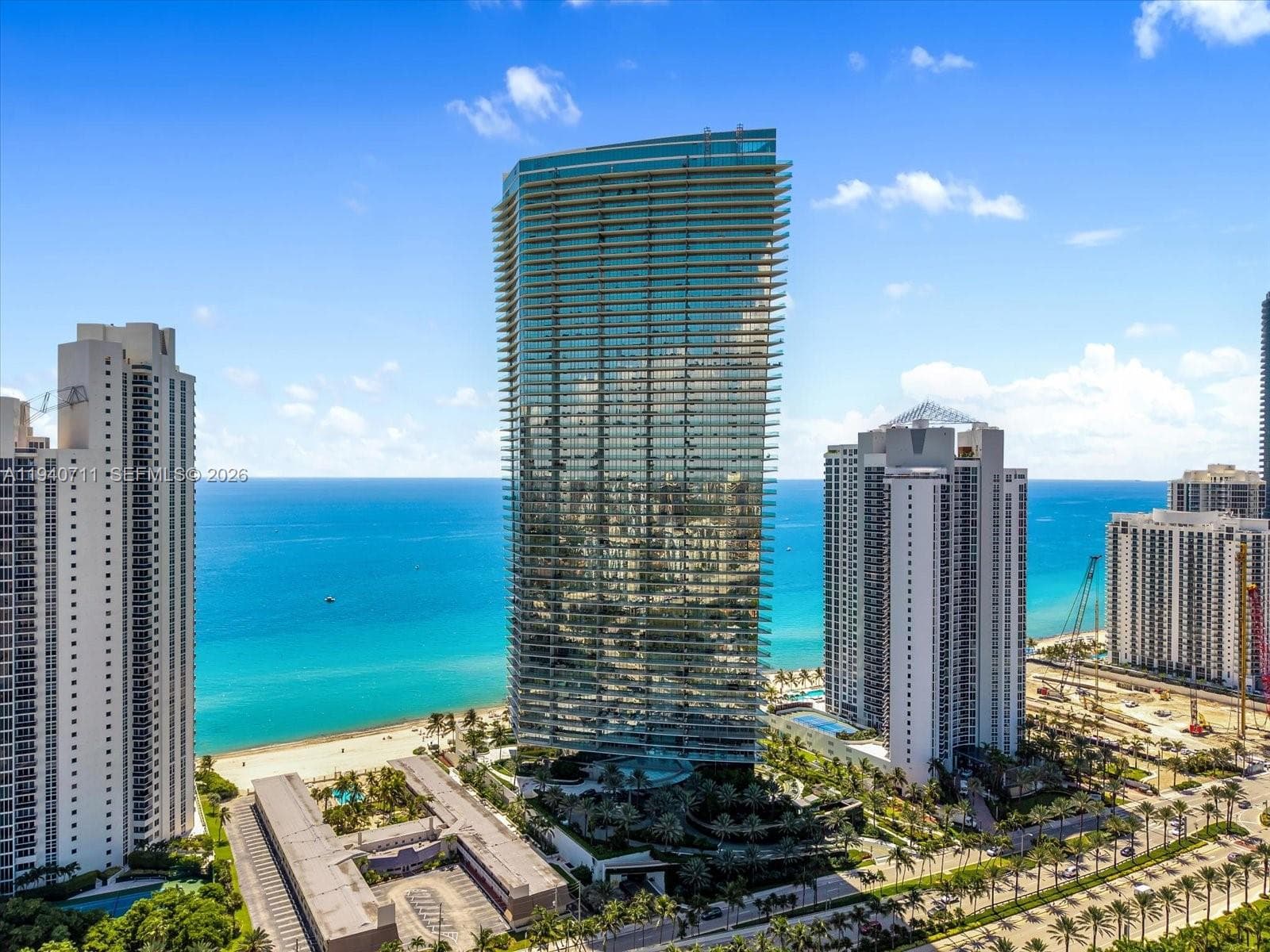 18975 Collins Ave 4