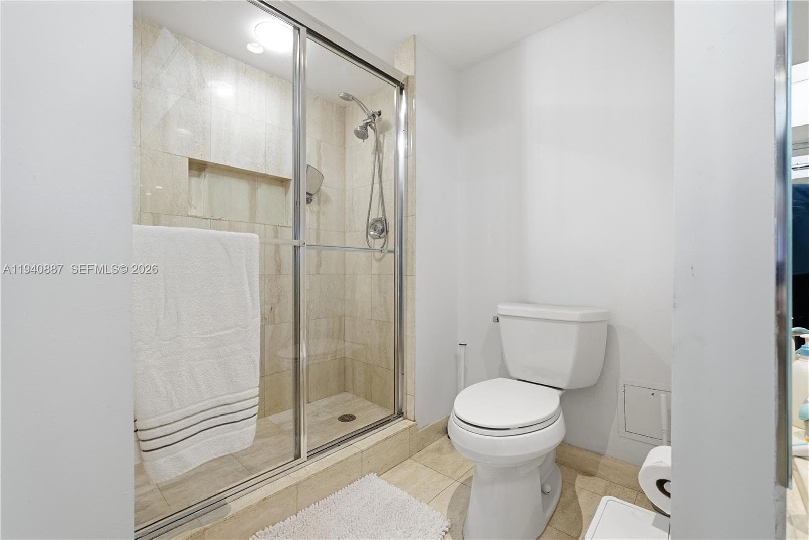 1000 W Island Blvd 2806 photo 18