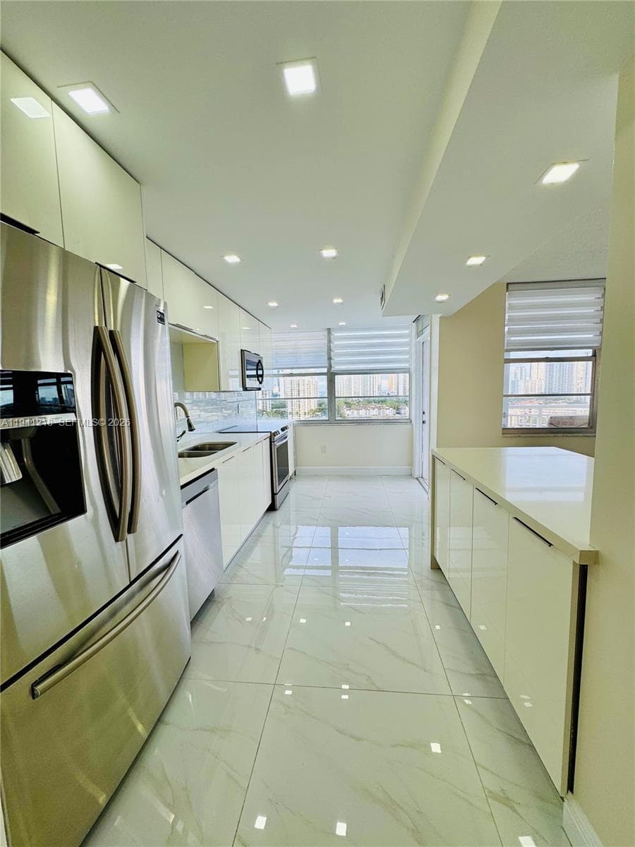 18041 Biscayne Blvd *BOAT SLIP & UNIT* #1605 2