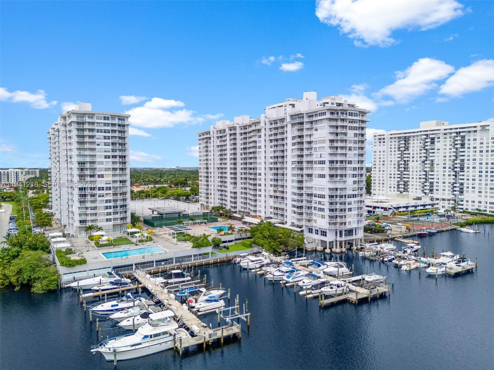 18041 Biscayne Blvd *BOAT SLIP & UNIT* #1605 1