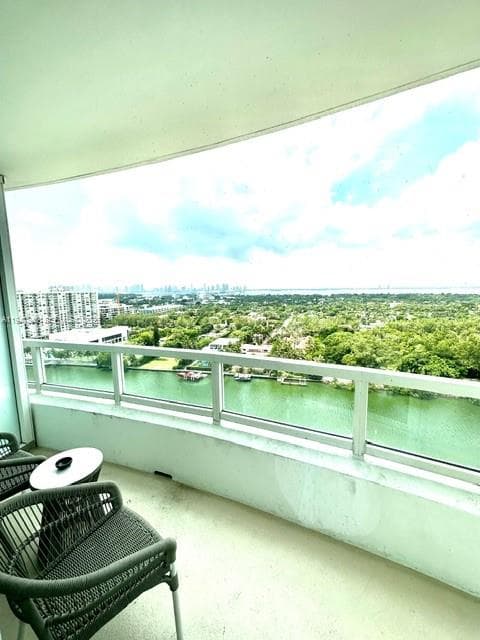 4401 Collins Ave 1817 photo 1