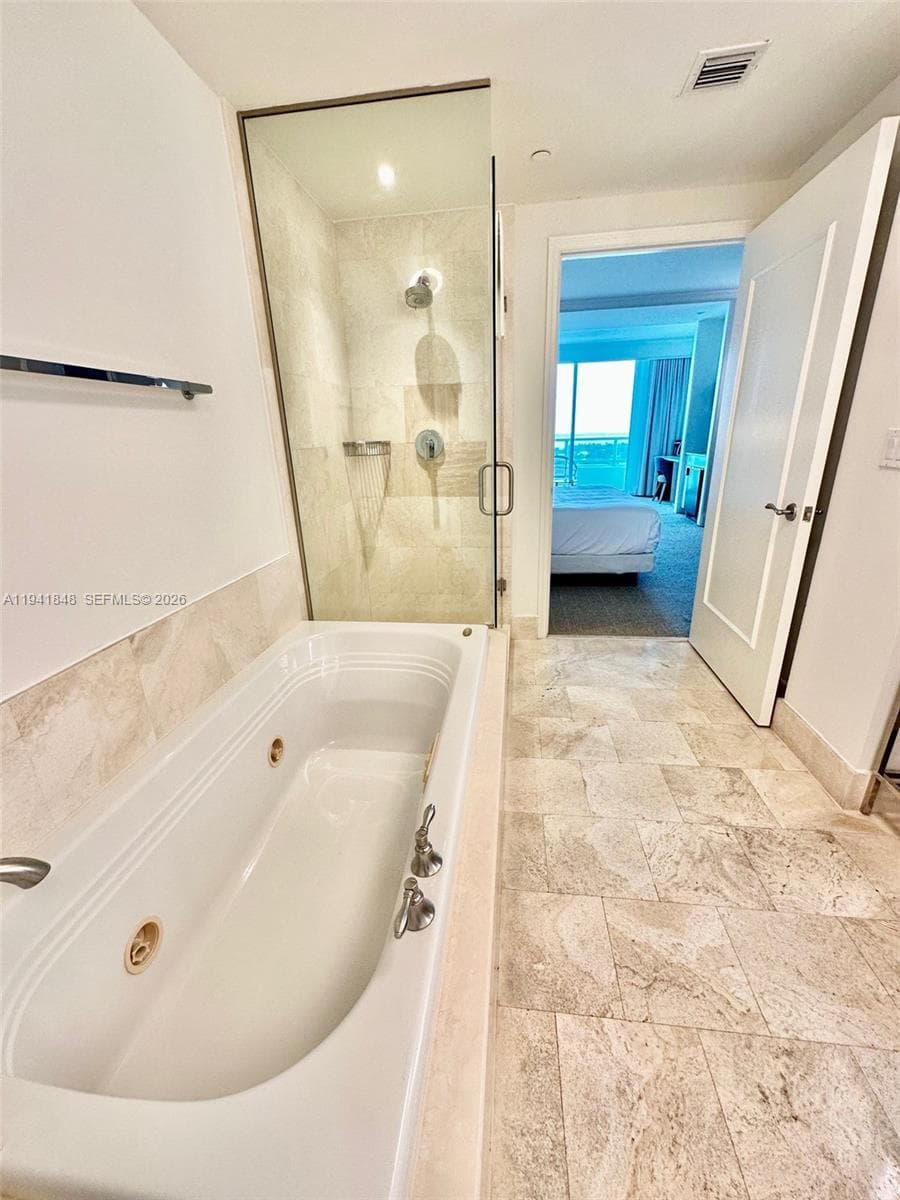 4401 Collins Ave 1817 photo 15