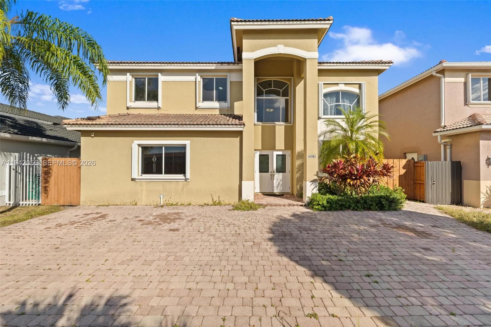 16301 70th St photo 1