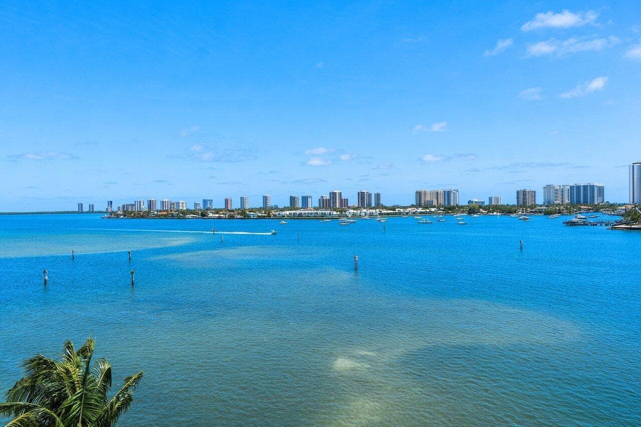 2640 Lake Shore Drive #614 2