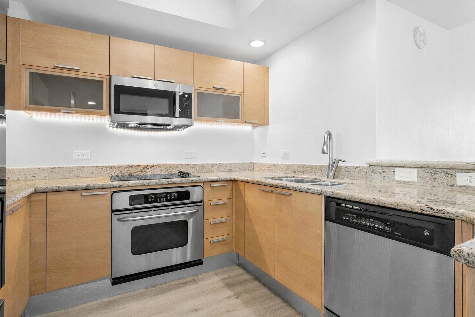 2640 Lake Shore Drive #614 5