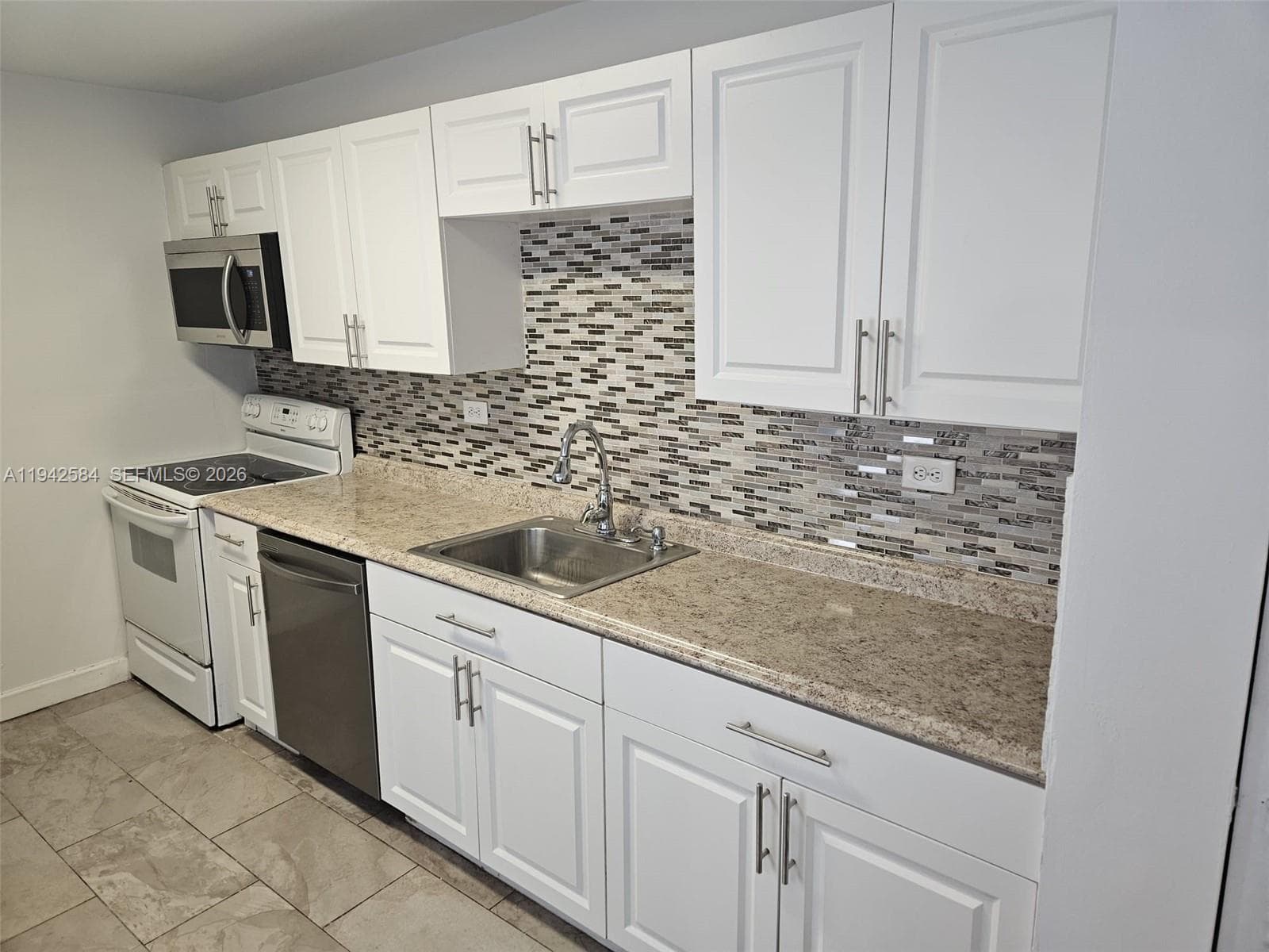 7135 Collins Ave 1011 photo 3