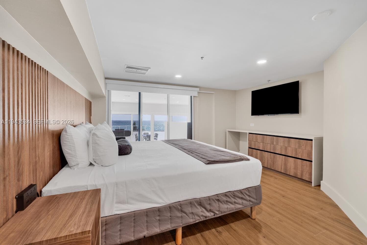 5445 Collins Ave M9 M10 M11 M12 photo 17