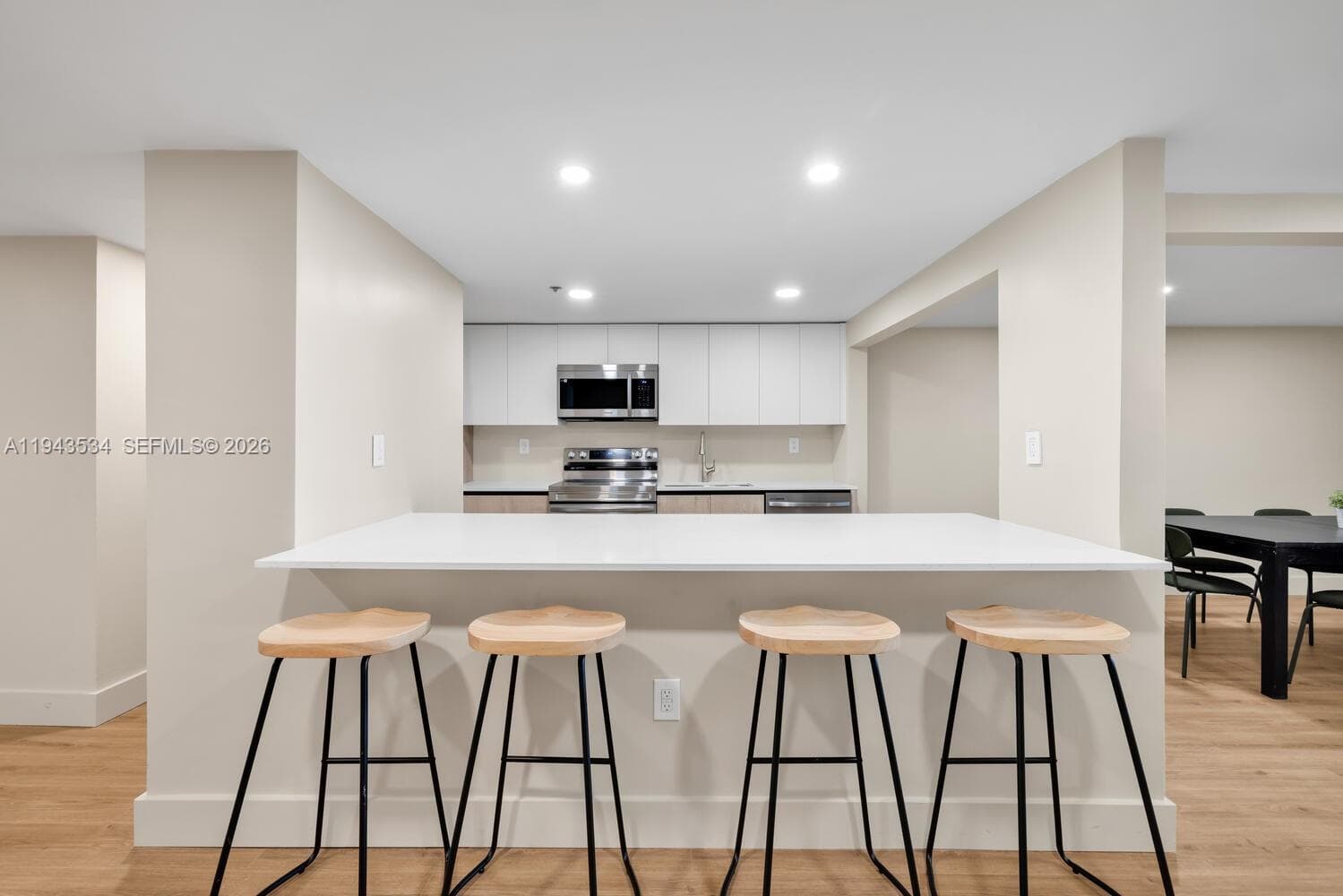 5445 Collins Ave 5