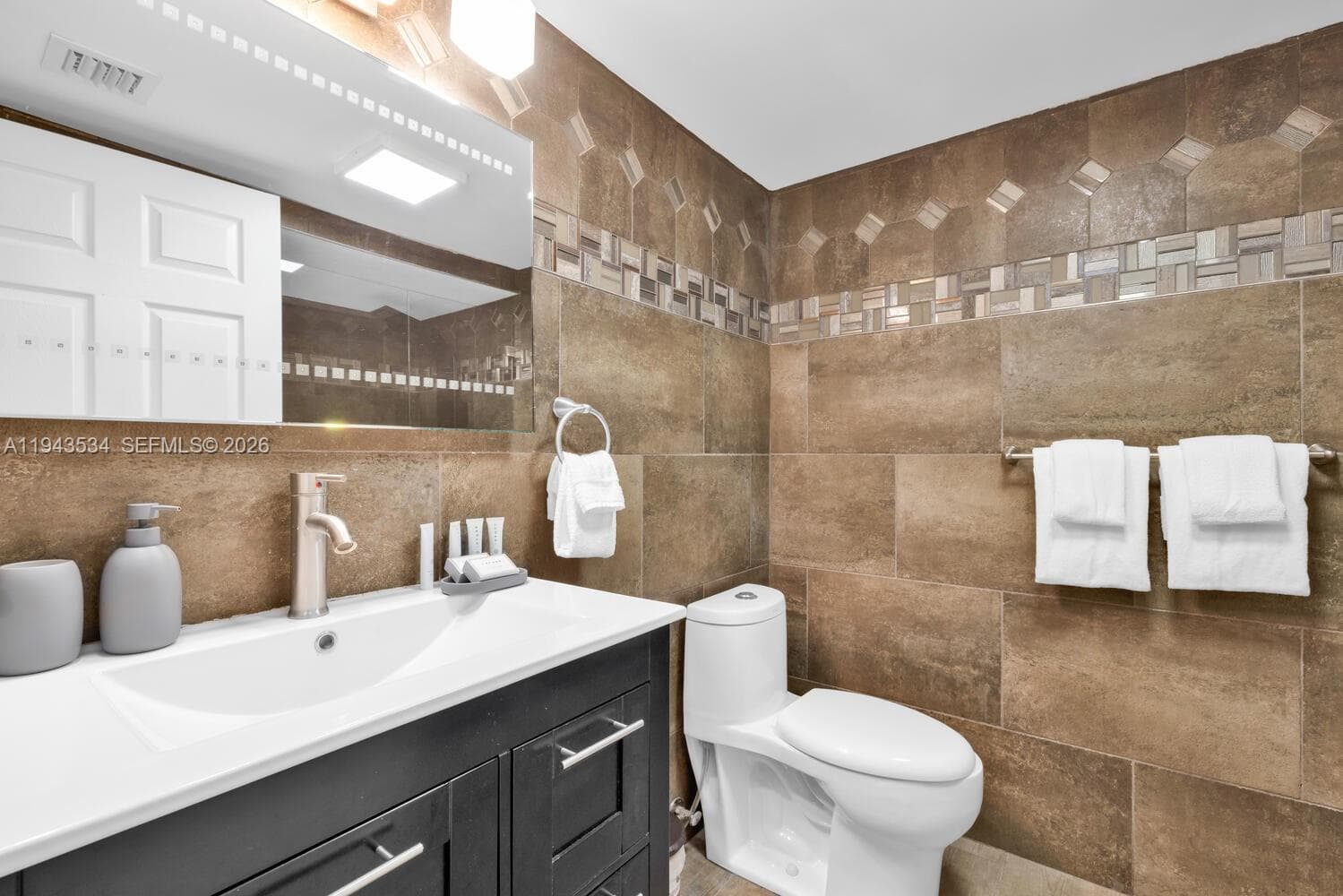 5445 Collins Ave M9 M10 M11 M12 photo 24
