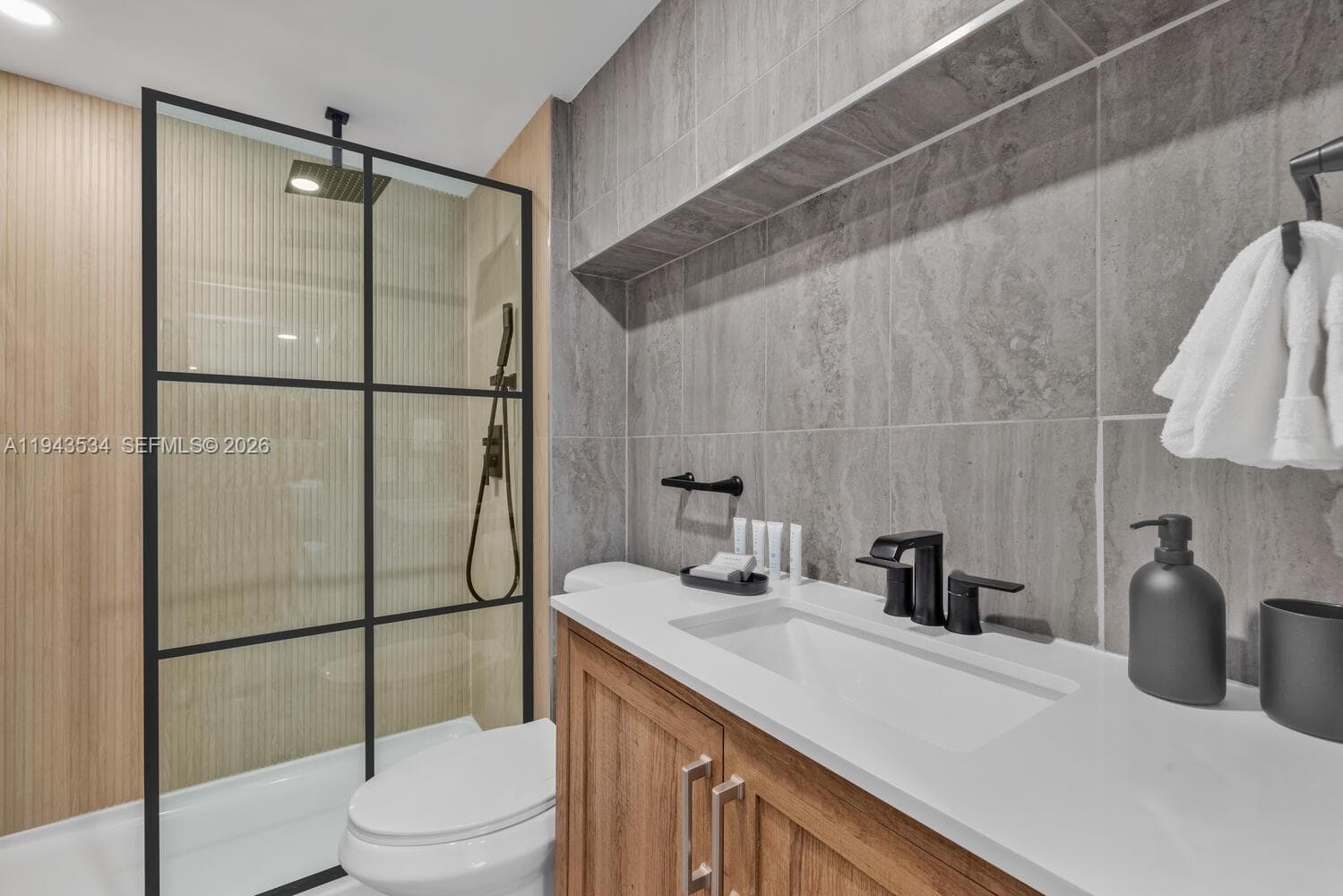 5445 Collins Ave M9 M10 M11 M12 photo 18