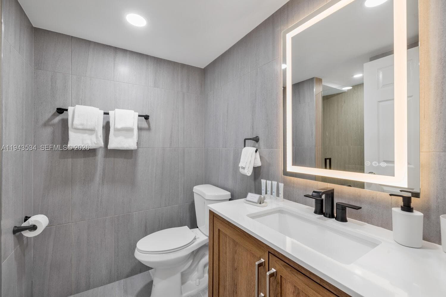 5445 Collins Ave M9 M10 M11 M12 photo 11
