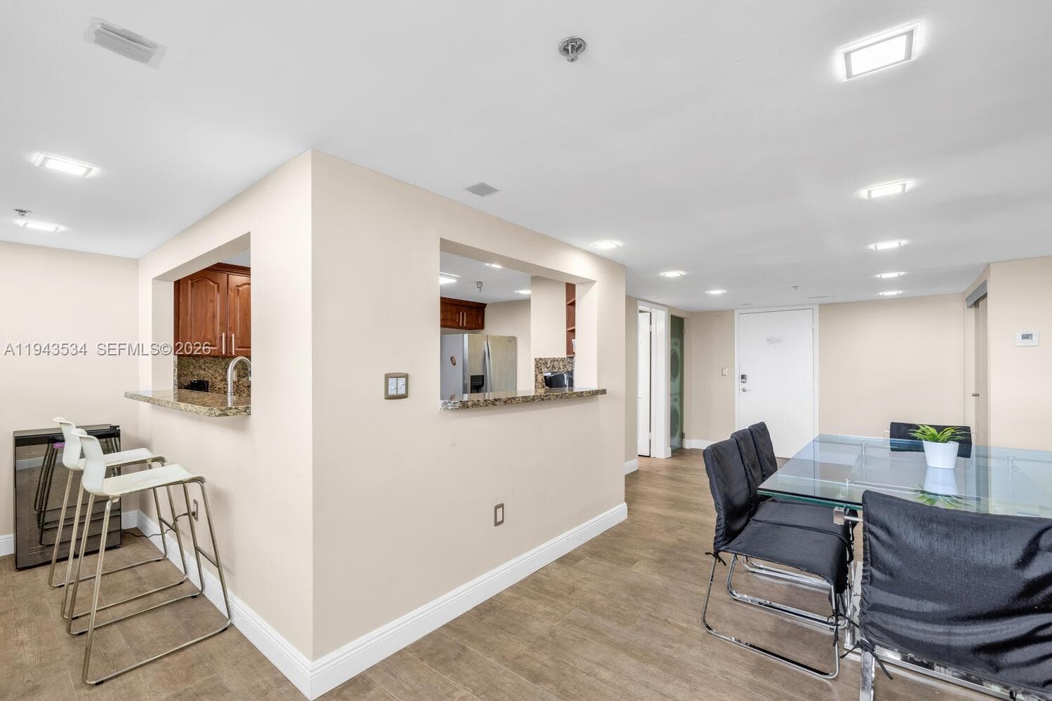 5445 Collins Ave M9 M10 M11 M12 photo 19